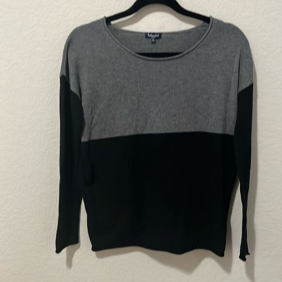 Splendid Sweaters - SPLENDID Black/Grey Color Block Sweater Round Neck Rolled Hem, Size Small